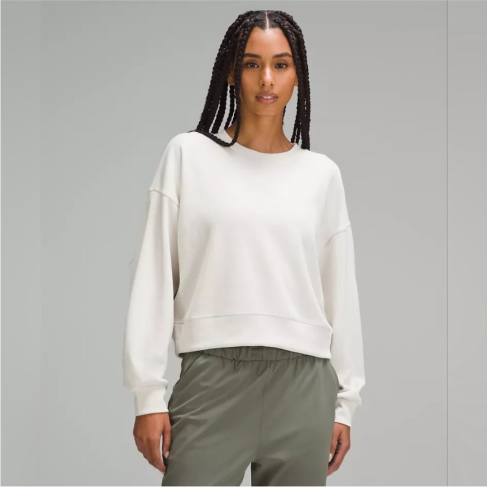 Lululemon Softstreme Perfectly
Oversized Cropped Crew White Opal. Size 6. EUC